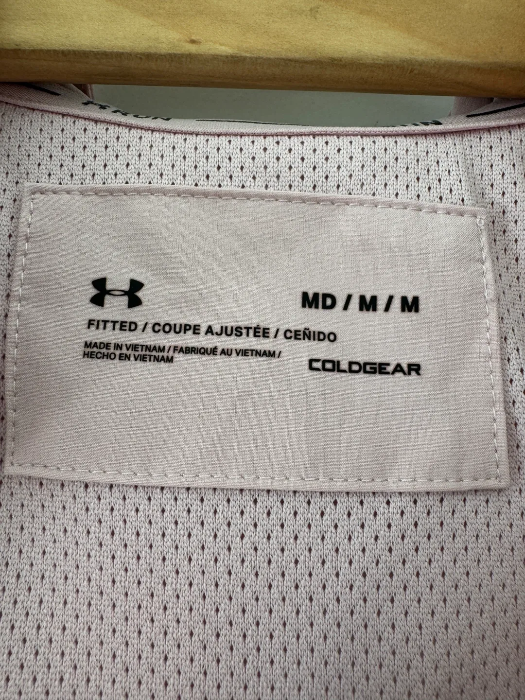 Under Armour Jacket - Size L image indicator(9)