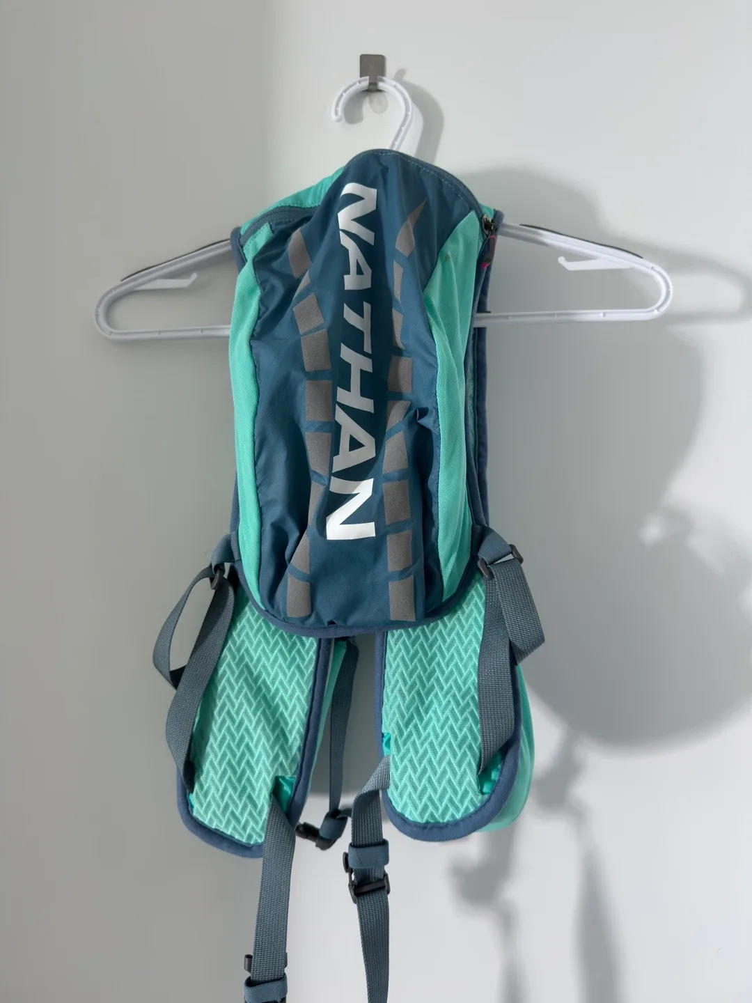 Nathan Sports Running Hydration Vest thumbnail