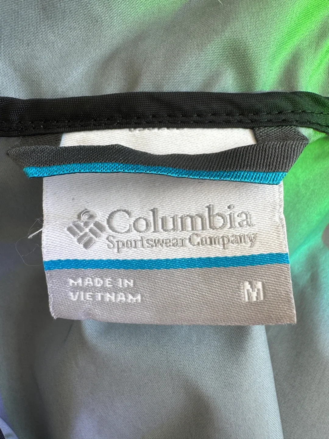 Columbia Outerwear / Rain / Windbreaker - Size M image indicator(7)