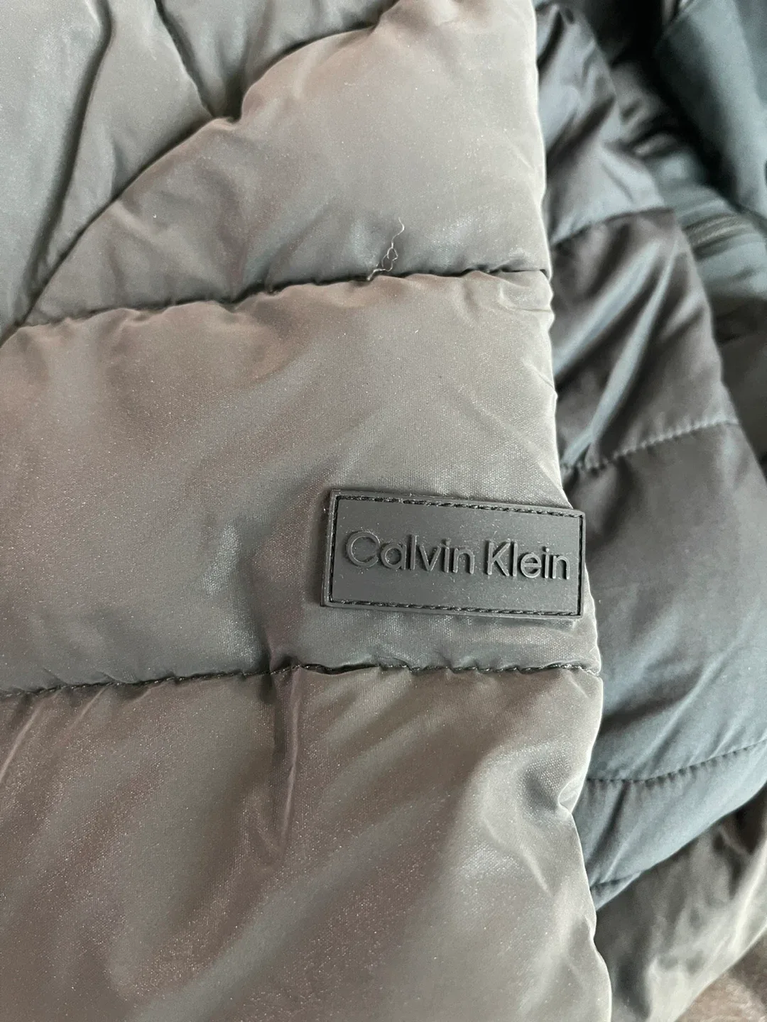 Calvin Klein Puffer Jacket - Size M image indicator(4)