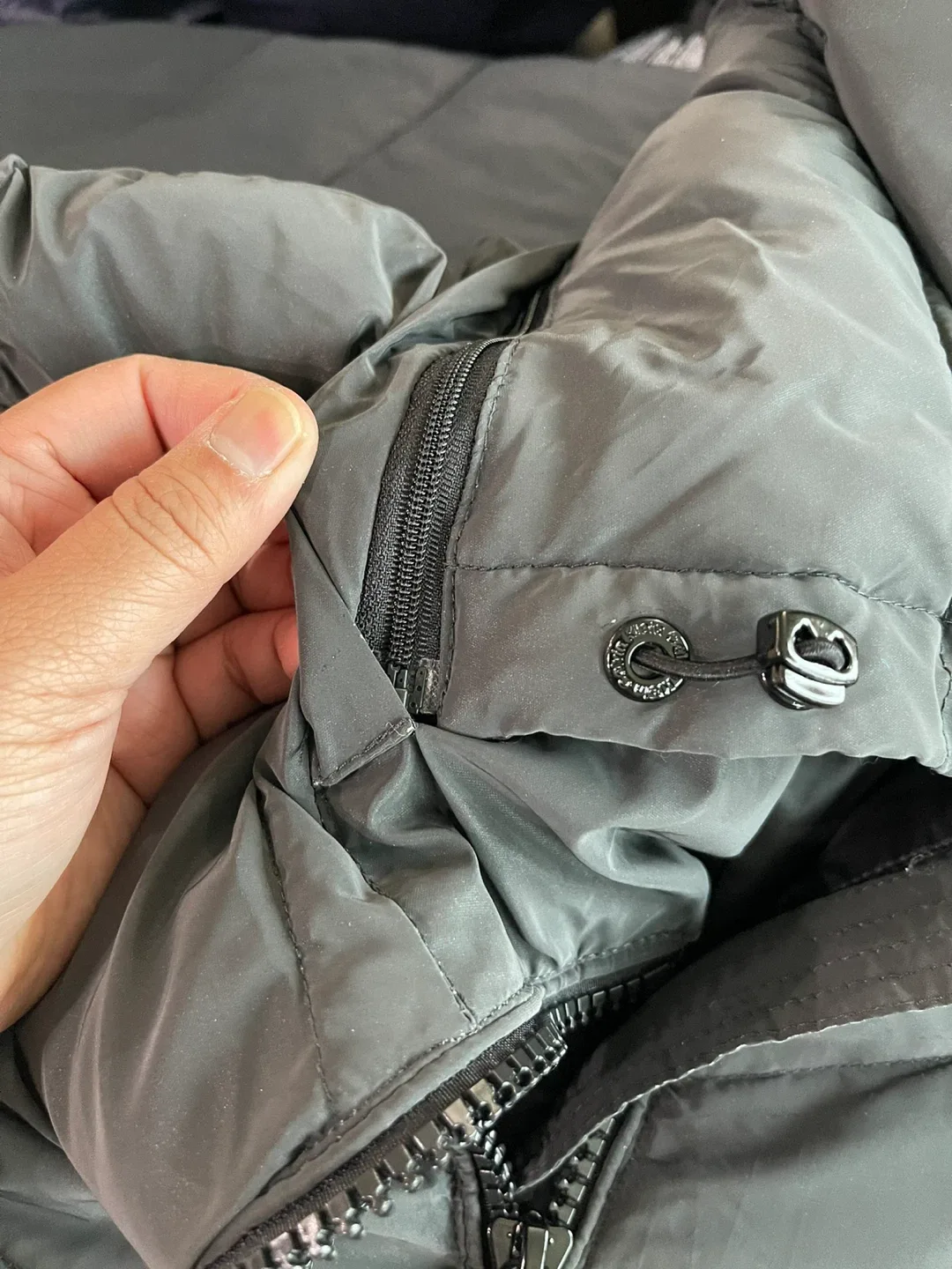 Calvin Klein Puffer Jacket - Size M image indicator(6)