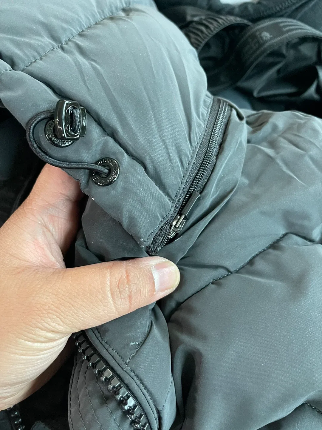 Calvin Klein Puffer Jacket - Size M image indicator(7)