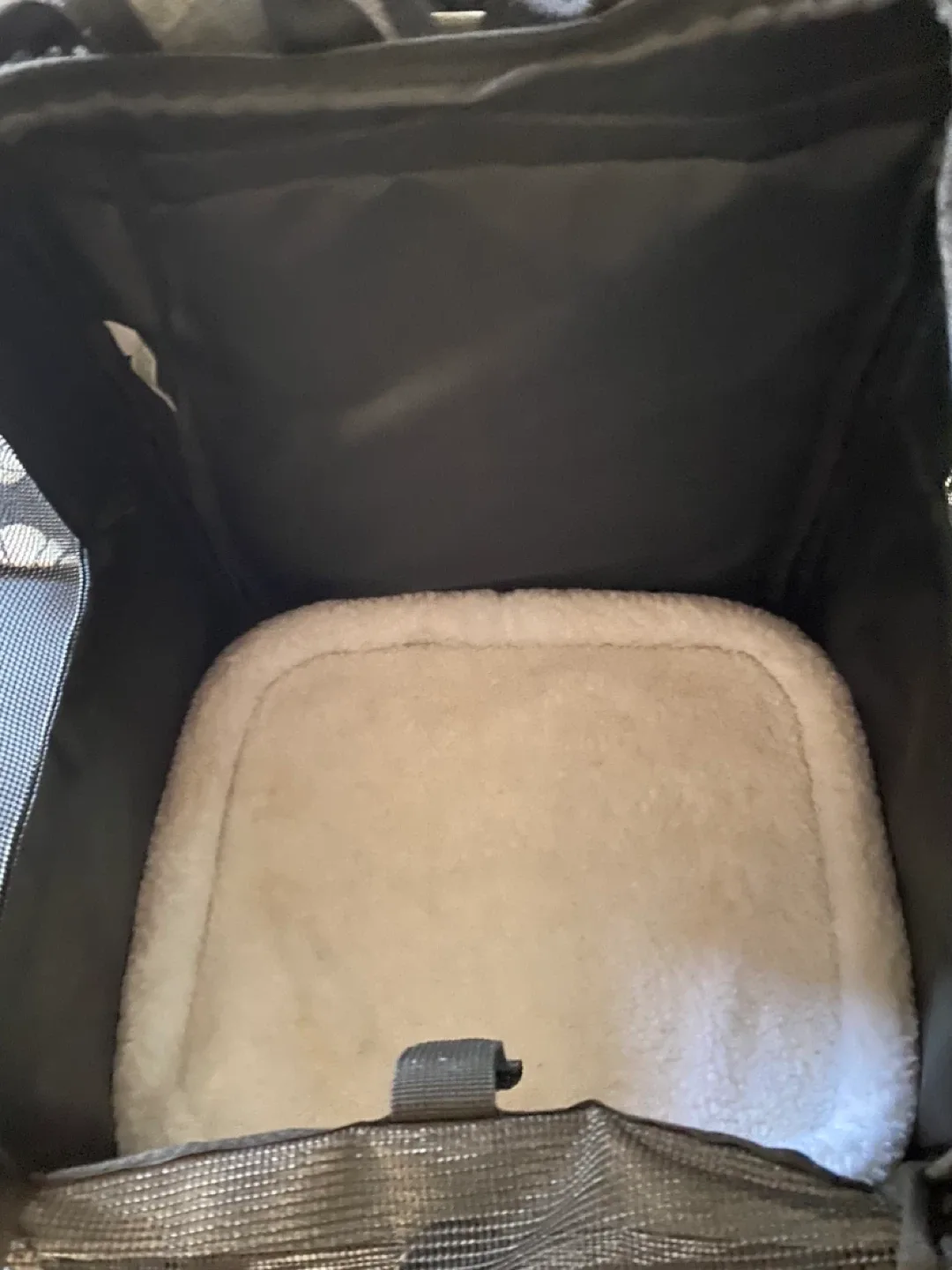Grey Pet Carrier with Wheels image indicator(3)