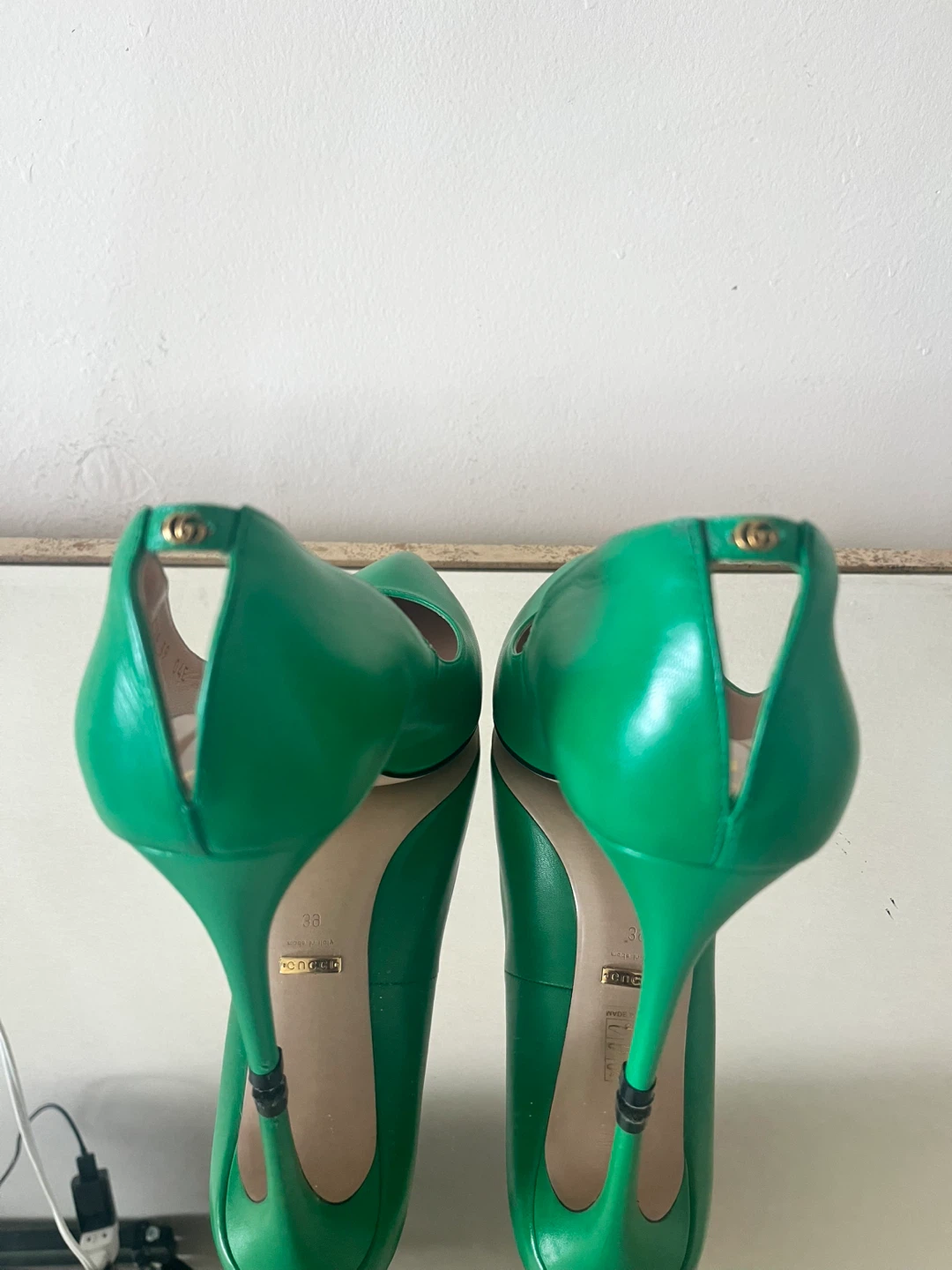 Gucci Green Leather Pumps Size 39 - photo 3