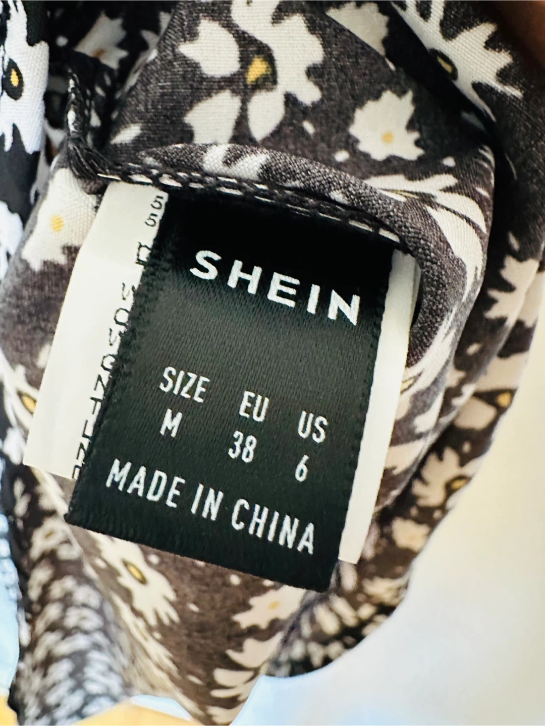 Shein Floral Dress - Size M (US 6) - photo 4