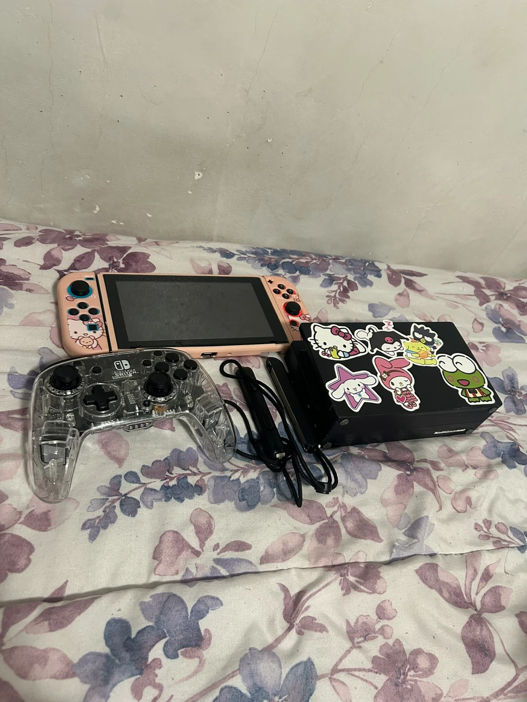 Nintendo Switch OLED Hello Kitty Edition + Controller