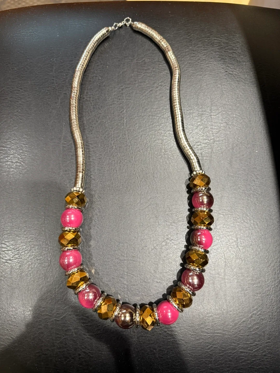 Women’s necklace thumbnail