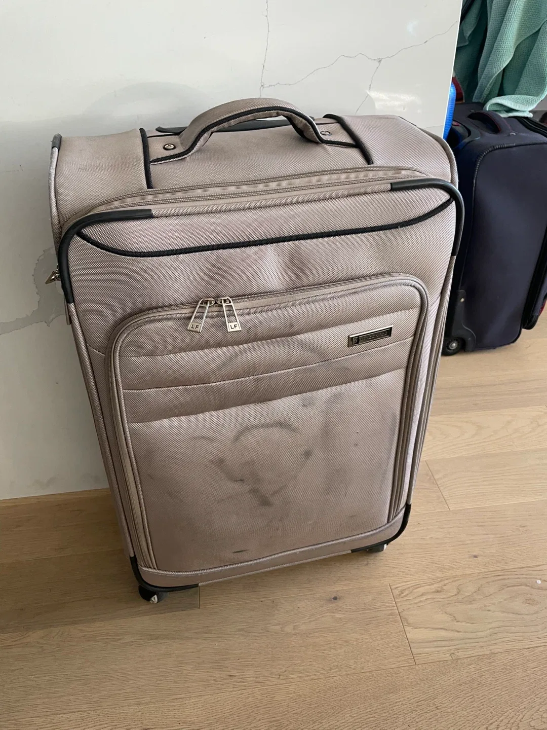 London Fog Suitcase thumbnail