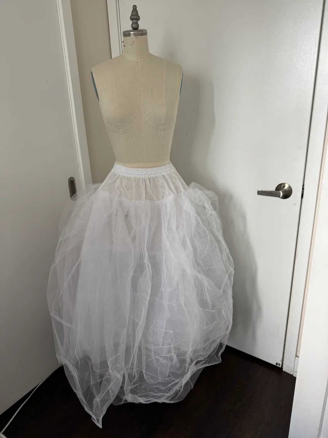 BRAND NEW Never Worn Hoop-less Petticoat Crinoline image indicator(3)