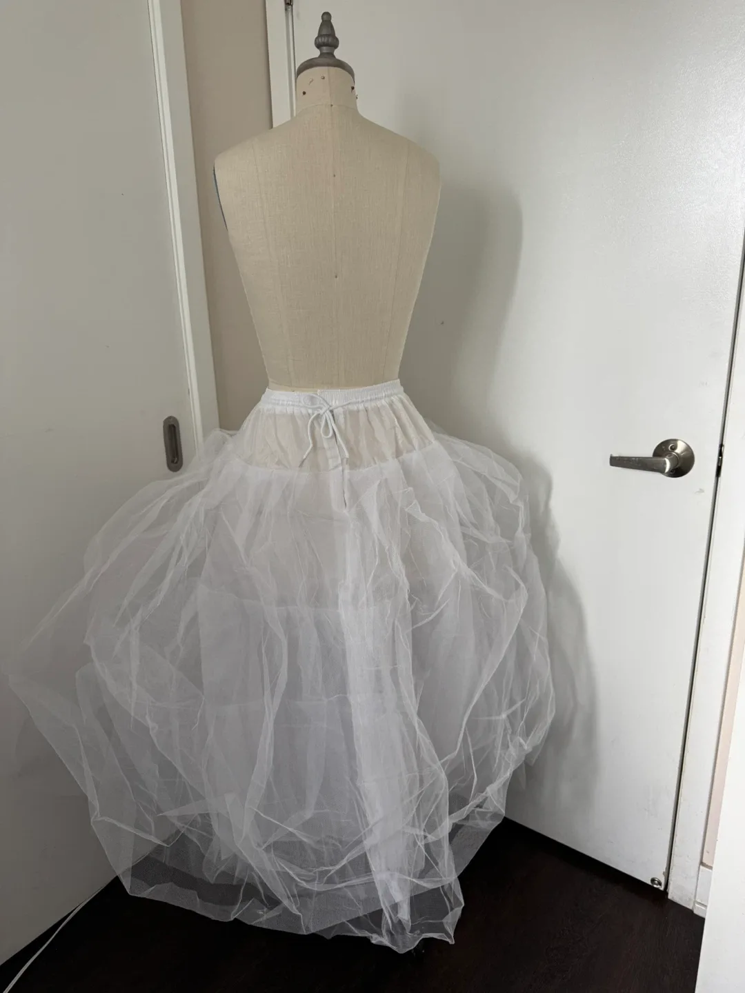 BRAND NEW Never Worn Hoop-less Petticoat Crinoline image indicator(6)