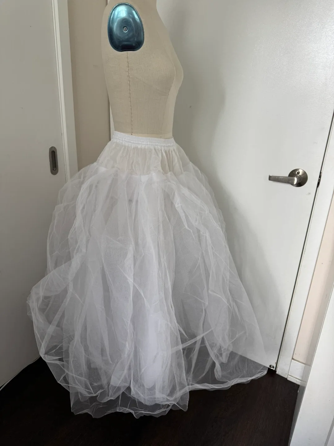 BRAND NEW Never Worn Hoop-less Petticoat Crinoline image indicator(4)