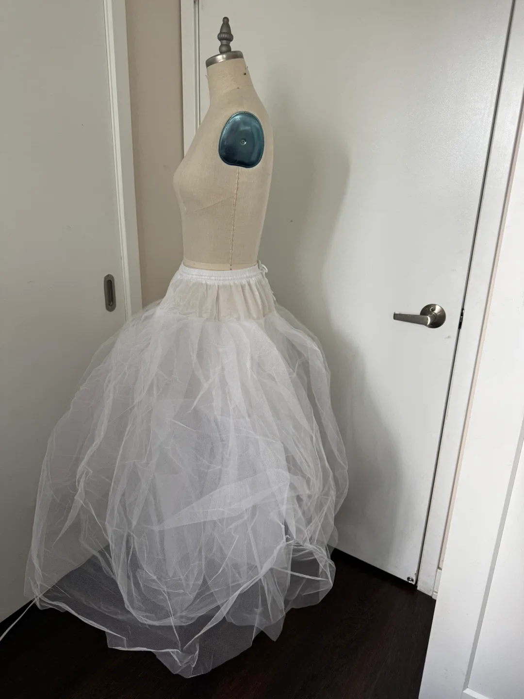 BRAND NEW Never Worn Hoop-less Petticoat Crinoline image indicator(7)