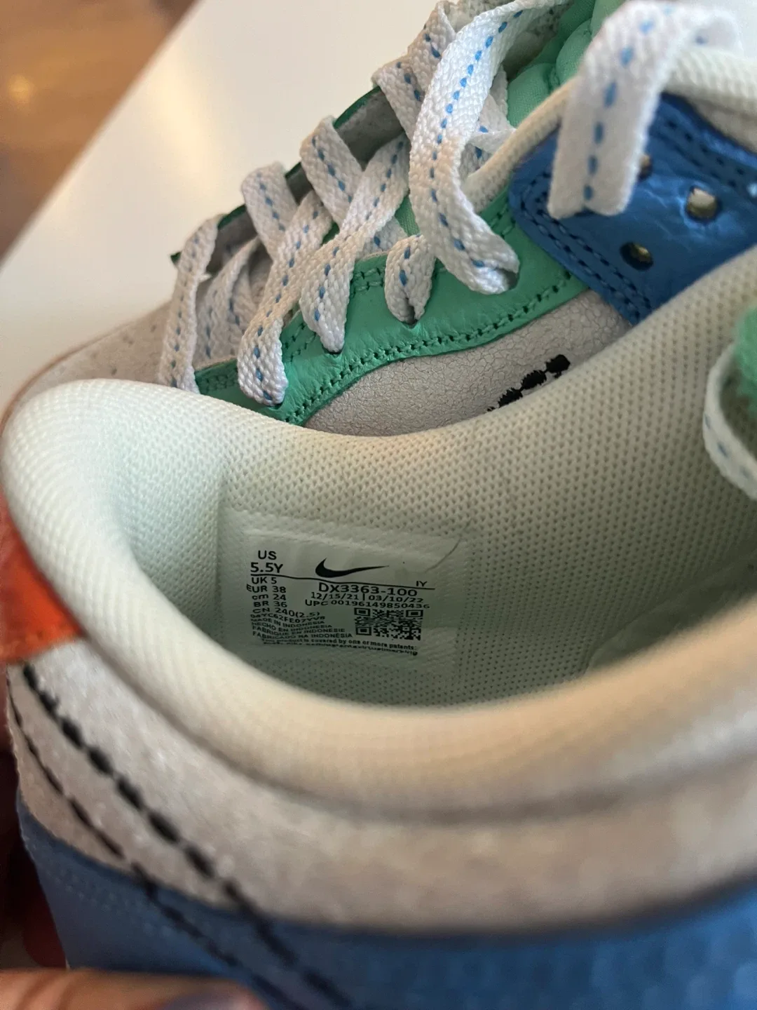 Nike US 5.5Y image indicator(3)