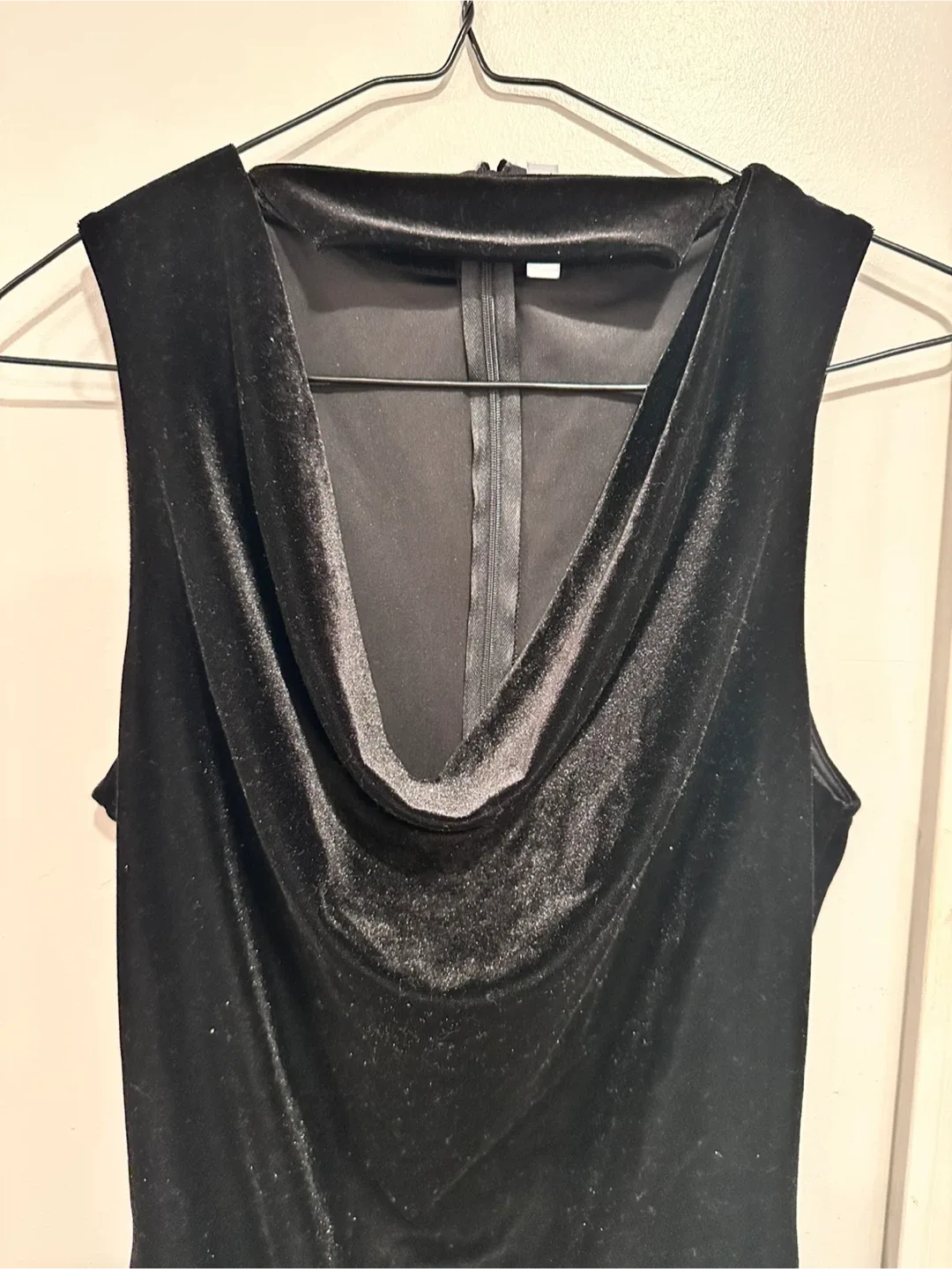 Black Velvet Dress image indicator(2)