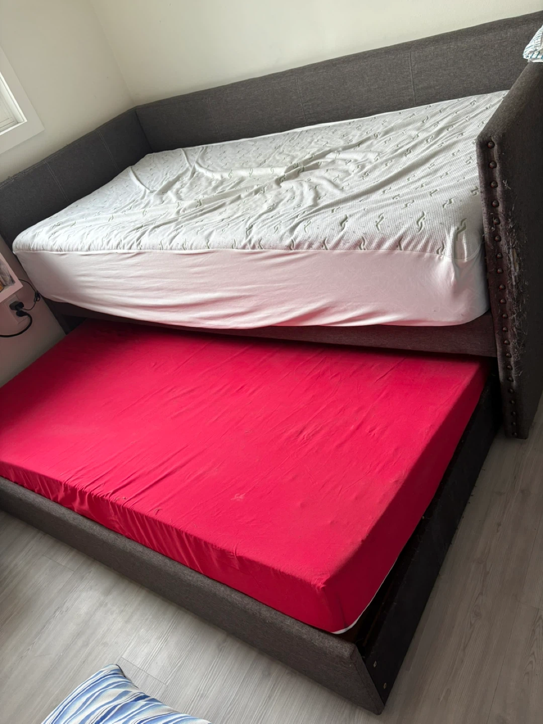 Daybed with trundle