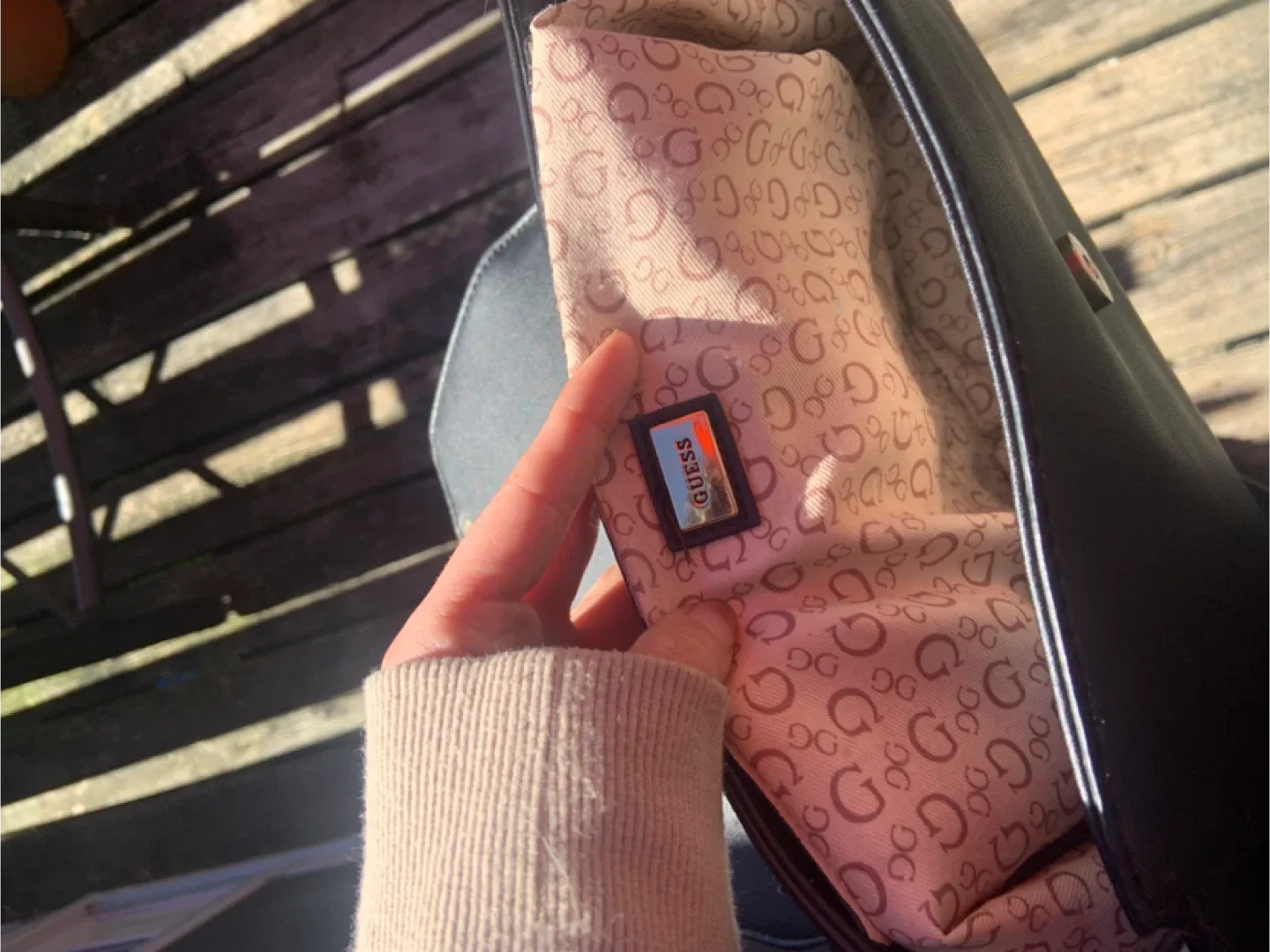 Guess Purse image indicator(4)