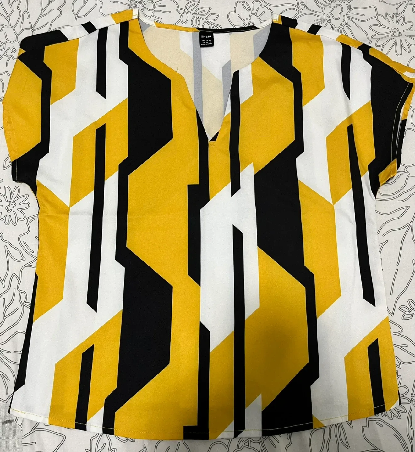 Assorted Women's Tops & Dresses image indicator(4)