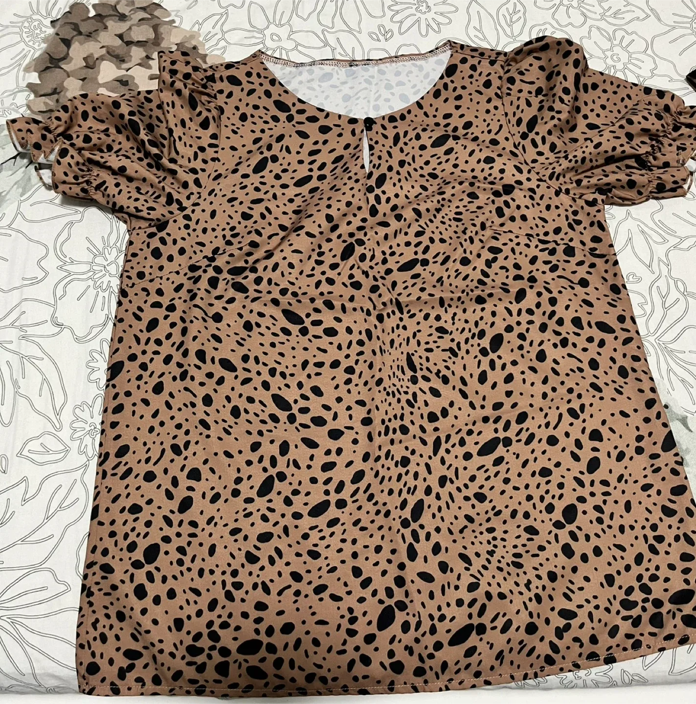 Assorted Women's Tops & Dresses image indicator(7)