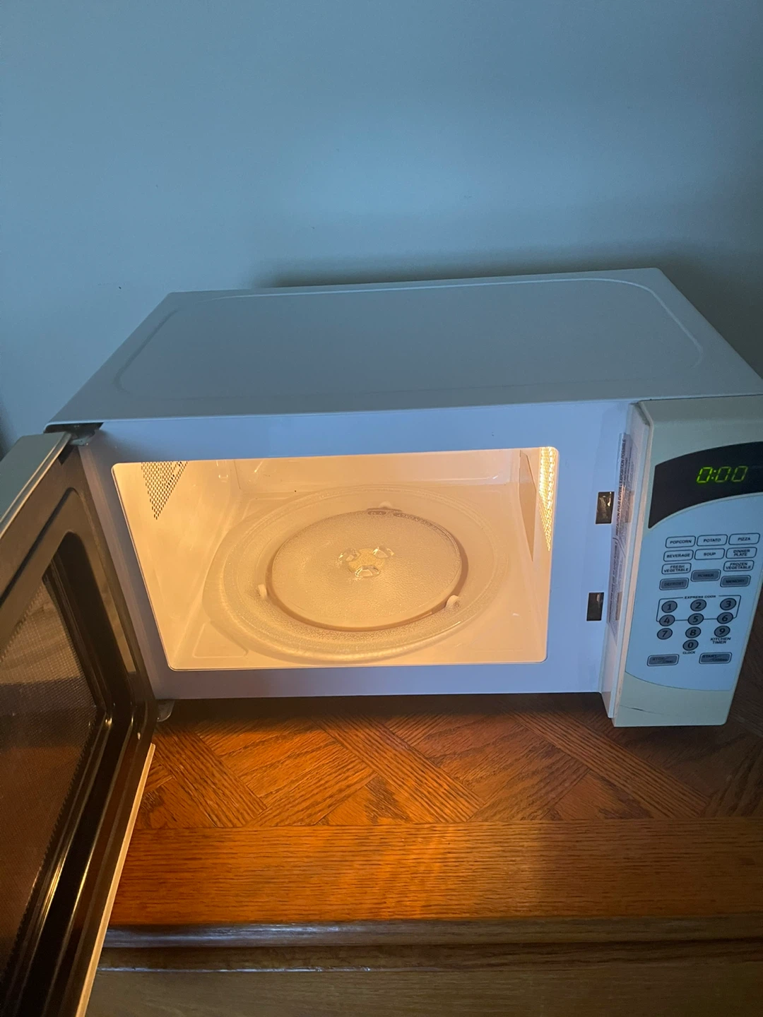 Danby Microwave - Compact Size - photo 2