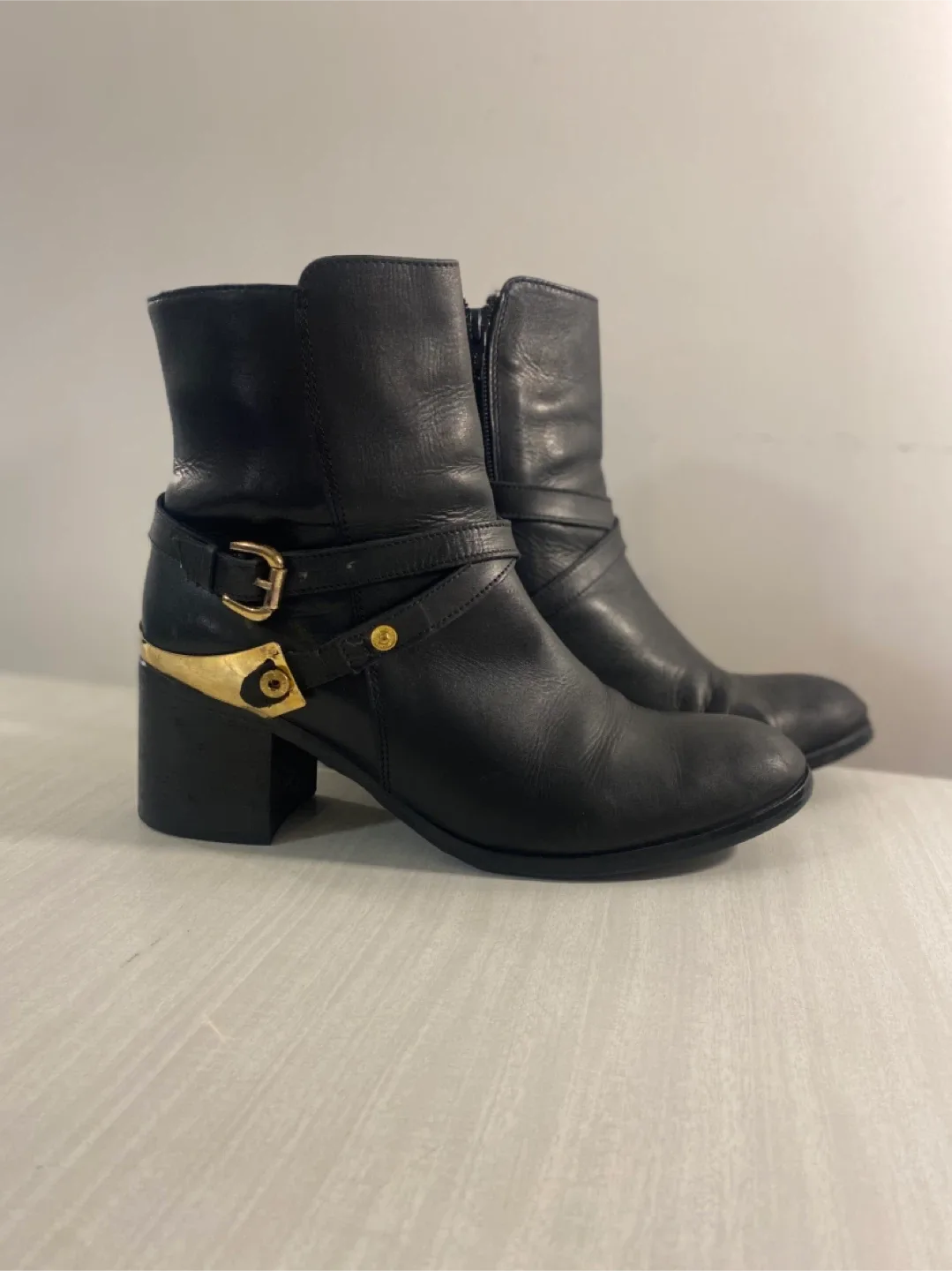 Soft Mocs Black Leather Ankle Boots image indicator(3)