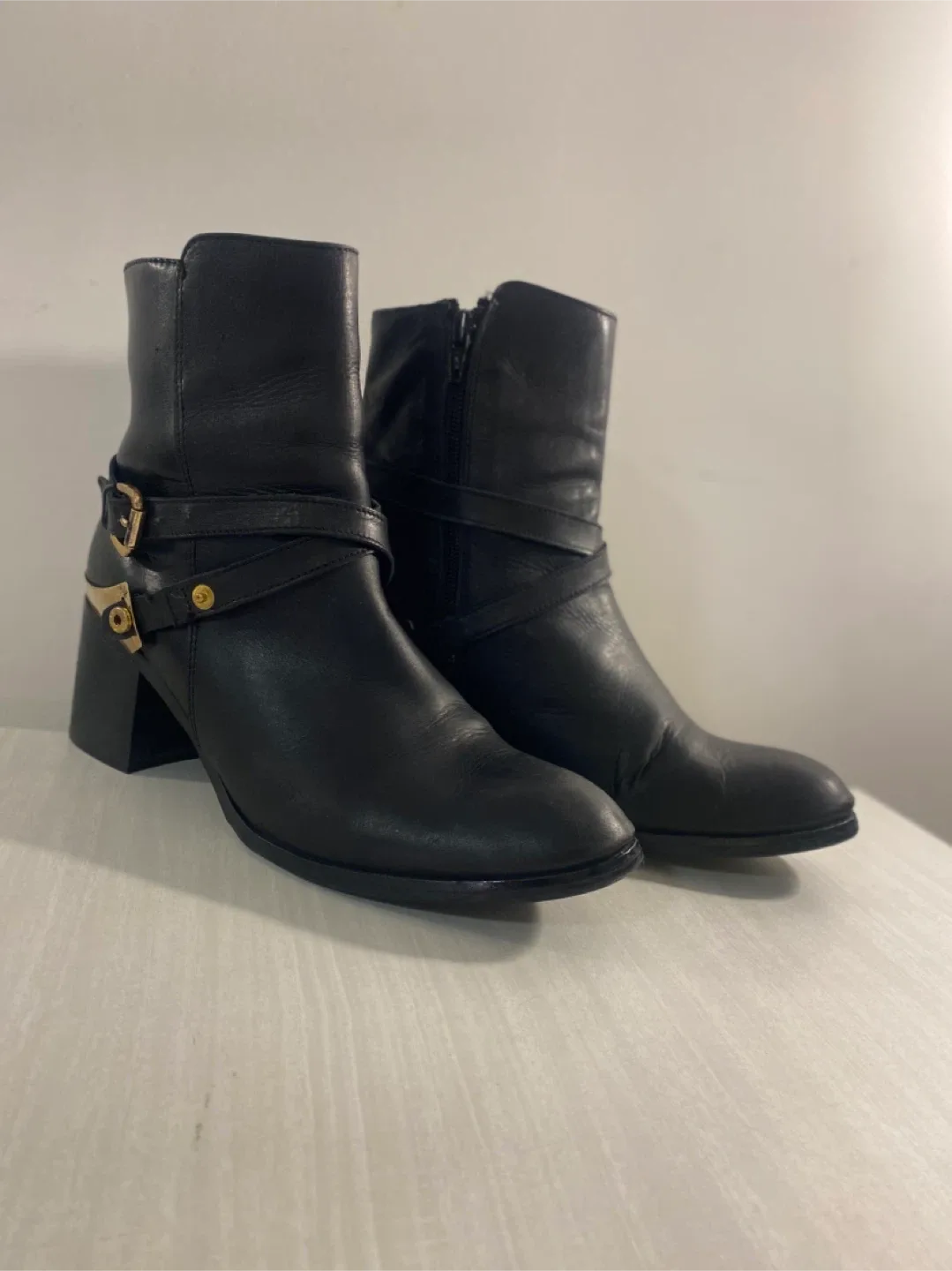 Soft Mocs Black Leather Ankle Boots image indicator(4)