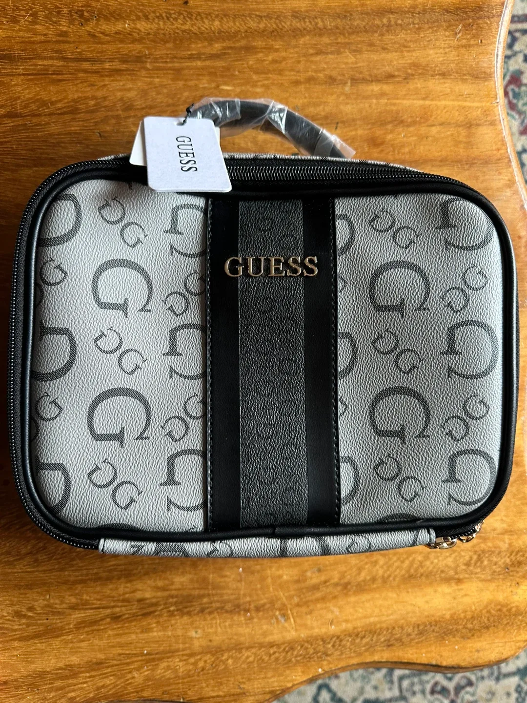Beautiful New Guess lunch bag thumbnail