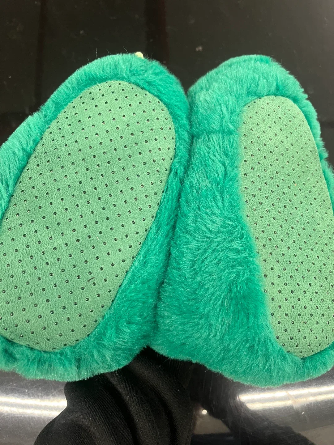 Kids’ Green Dinosaur Slippers - Size 8/9 (S) image indicator(3)