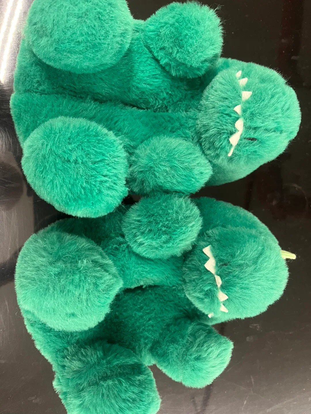 Kids’ Green Dinosaur Slippers - Size 8/9 (S) thumbnail