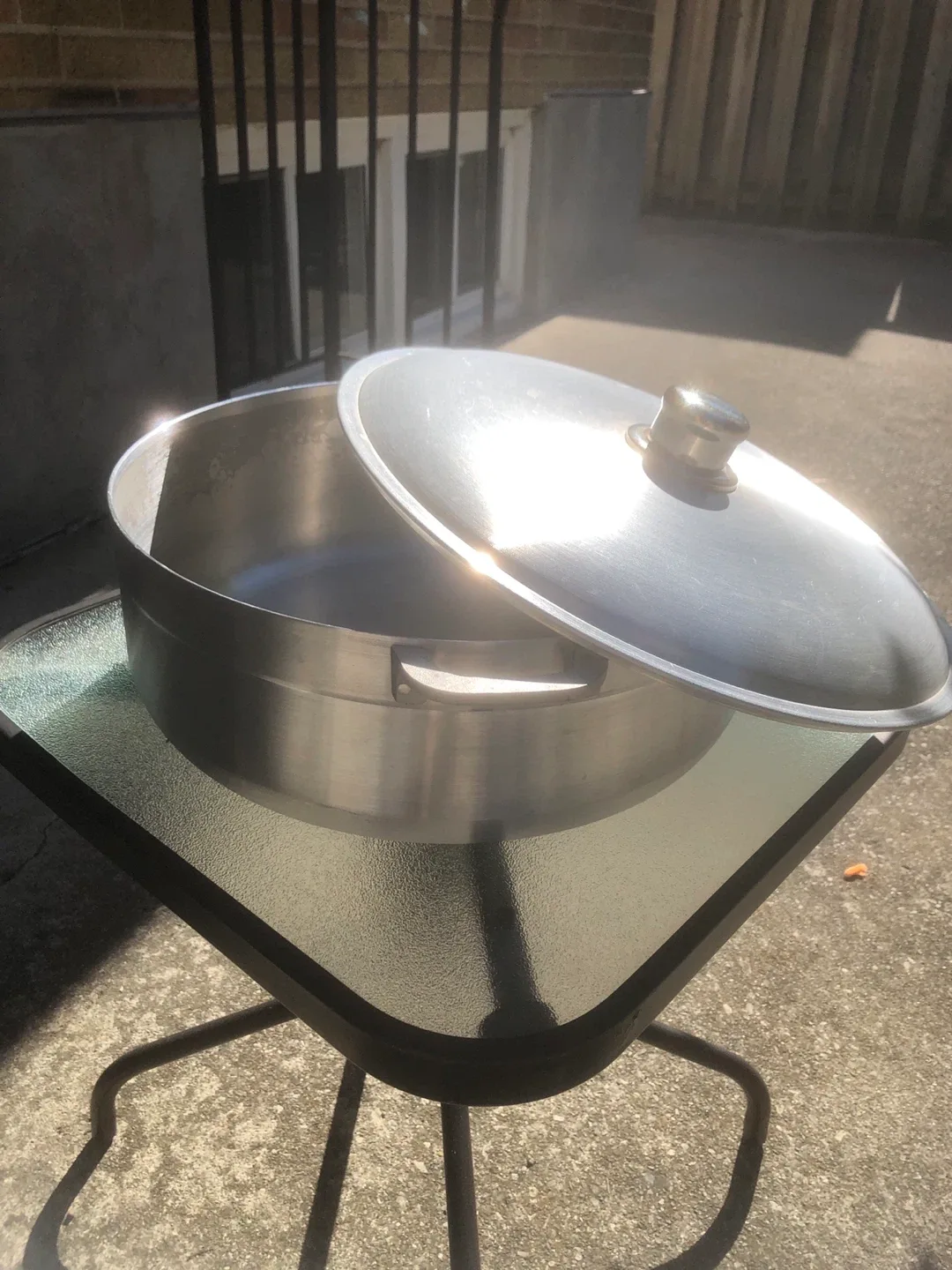 Large Aluminum Pot with Lid image indicator(2)