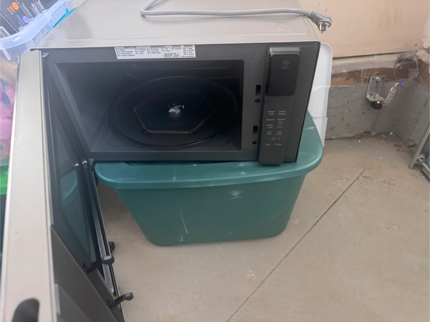 LG Smart Inverter Microwave Oven - photo 2