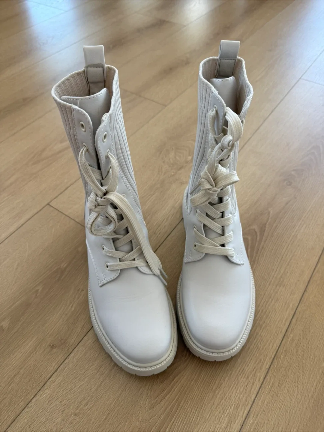 Madden Girl White Combat Boots - Size 8 image indicator(2)