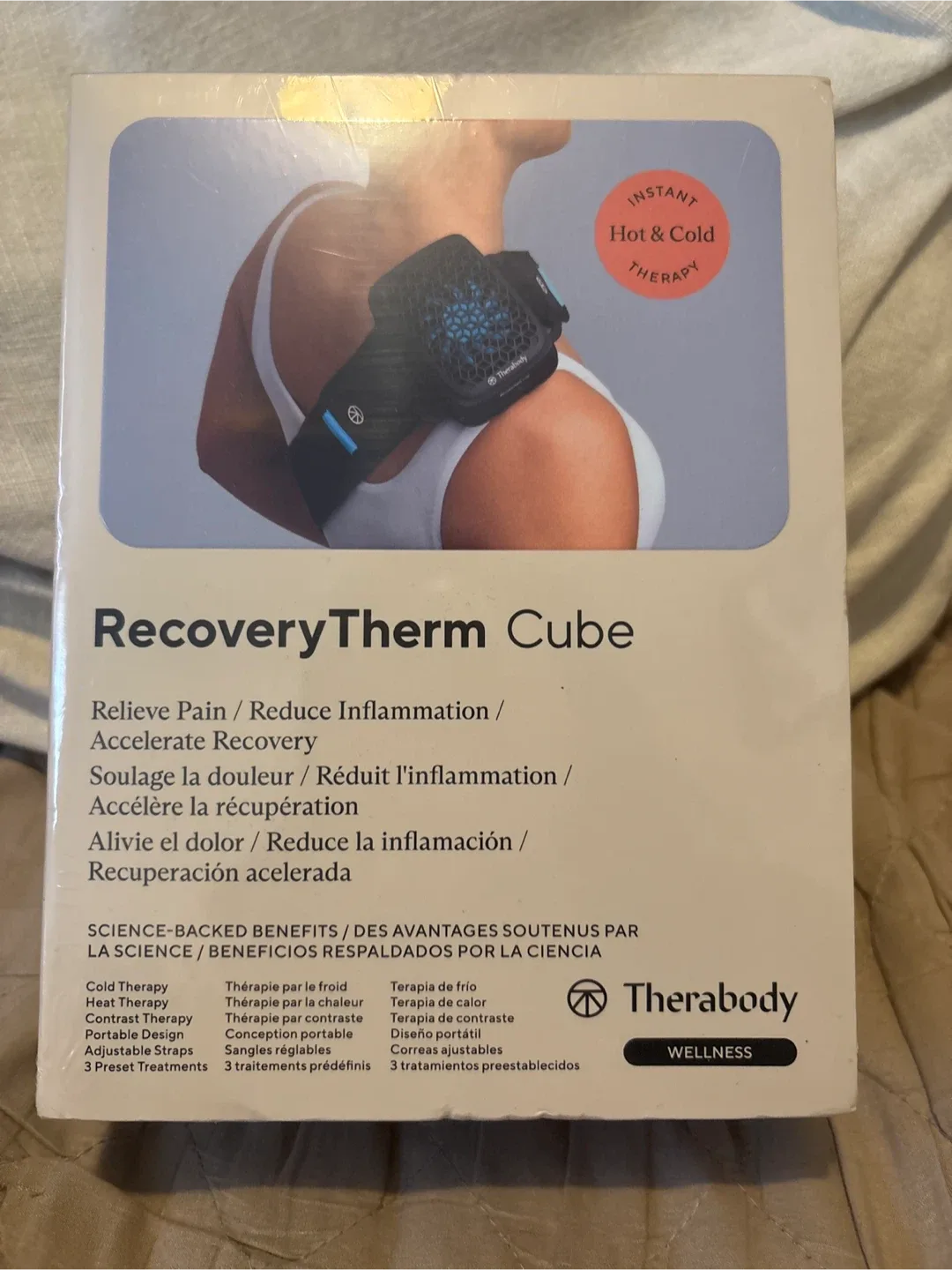 Therabody RecoveryTherm Cube - Hot & Cold Therapy image indicator(2)