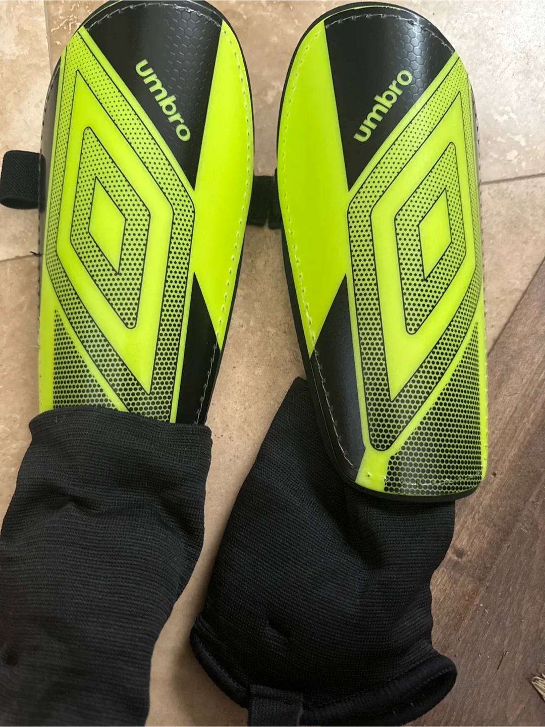 Umbro Ceramica 2.0 Shin Guards - Size L thumbnail