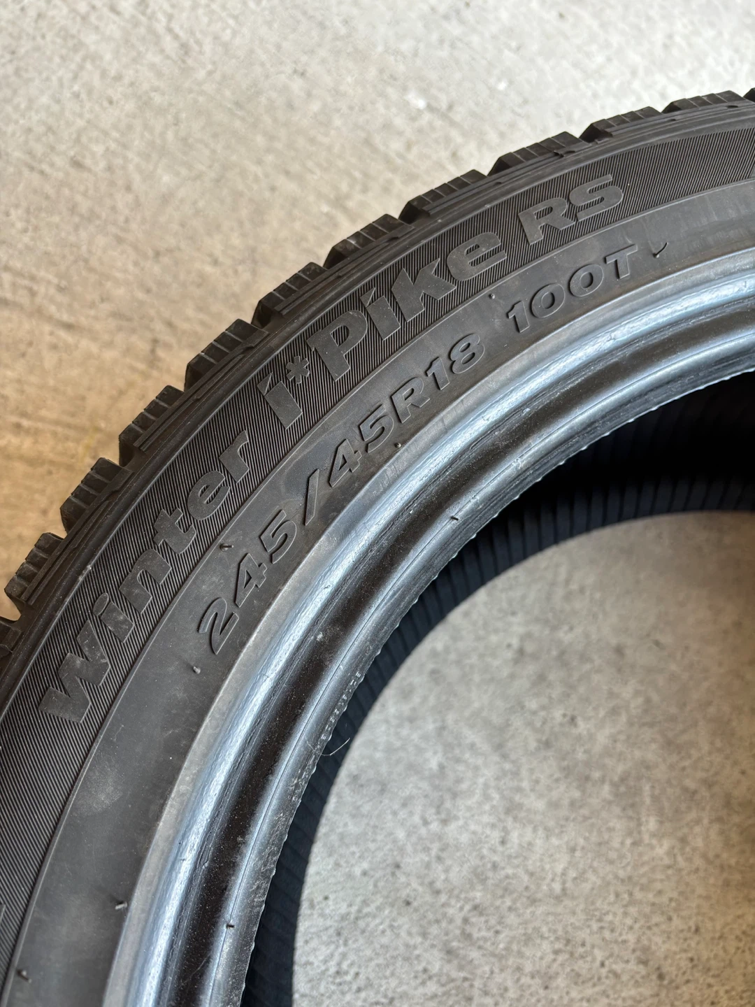 Hankook Winter i*Pike RS 245/45R18 Tires