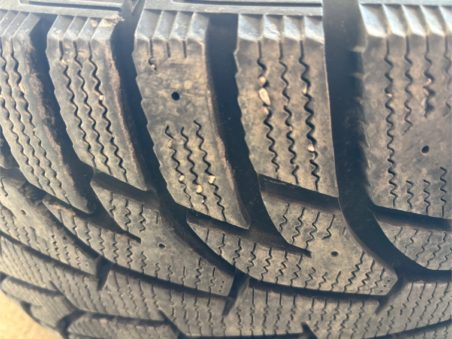 Hankook Winter i*Pike RS 245/45R18 Tires - photo 4