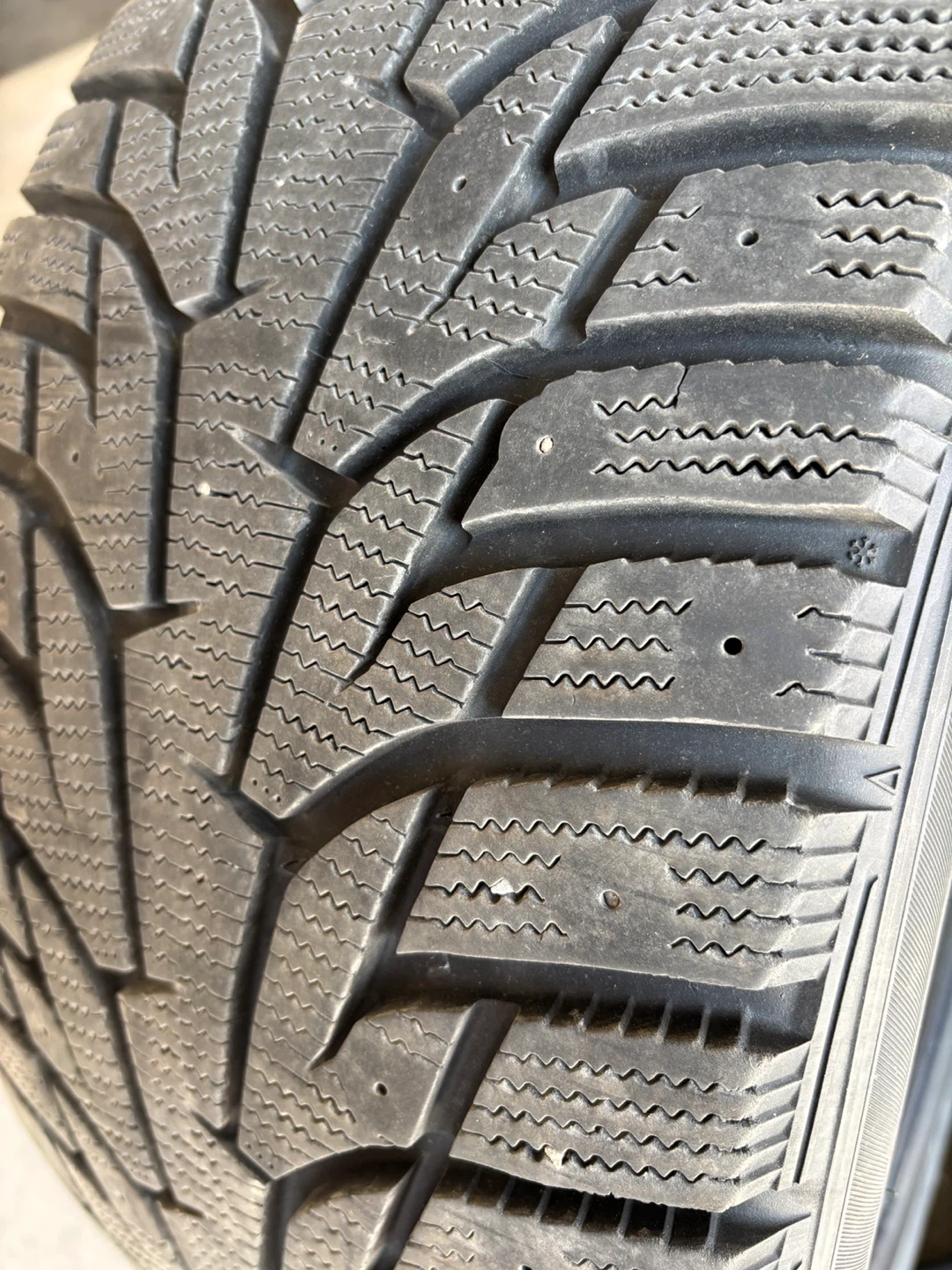 Hankook Winter i*Pike RS 245/45R18 Tires - photo 3