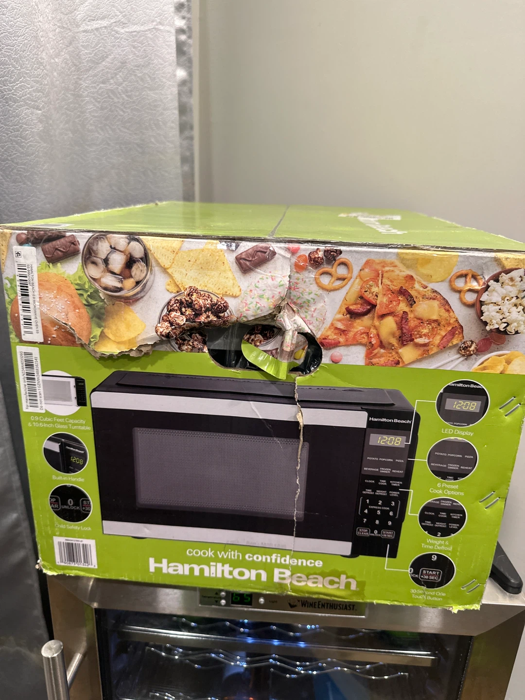 Hamilton Beach 0.9 cu ft Compact Microwave Oven - NEW - photo 2
