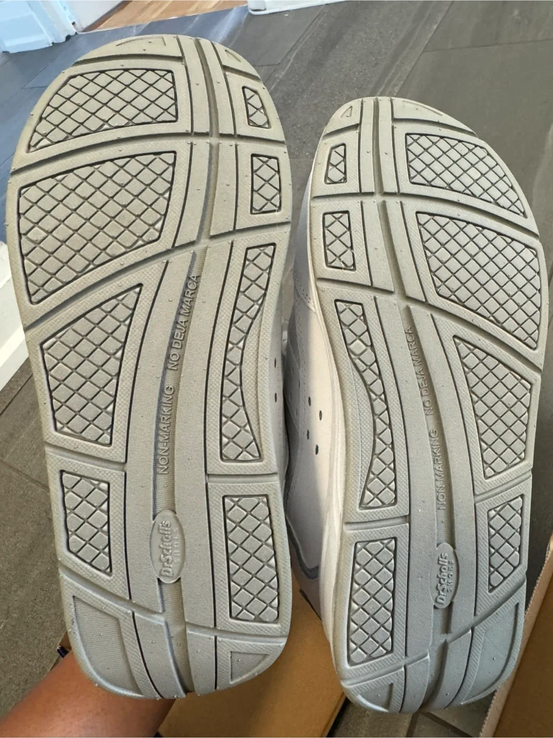 Dr. Scholl's Therapeutic Shoes - White, Size 7E image indicator(3)