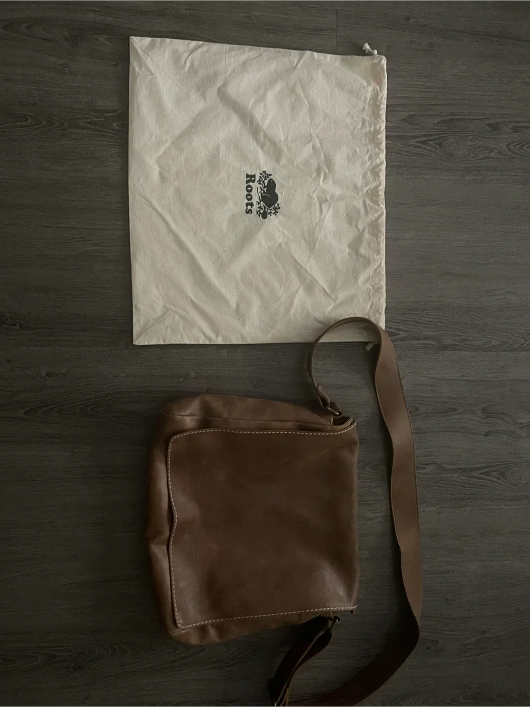 Roots Raiders Tribe Leather Messenger Bag image indicator(3)