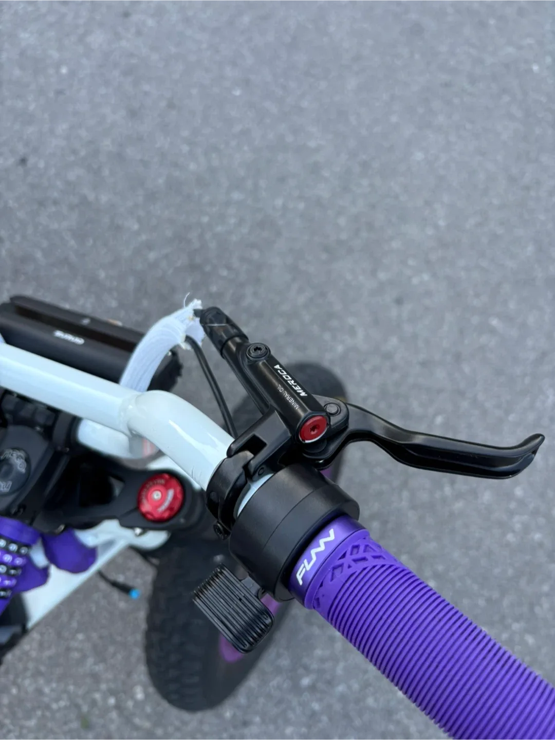 Macfox X5 Electric Bike - Purple & White image indicator(5)