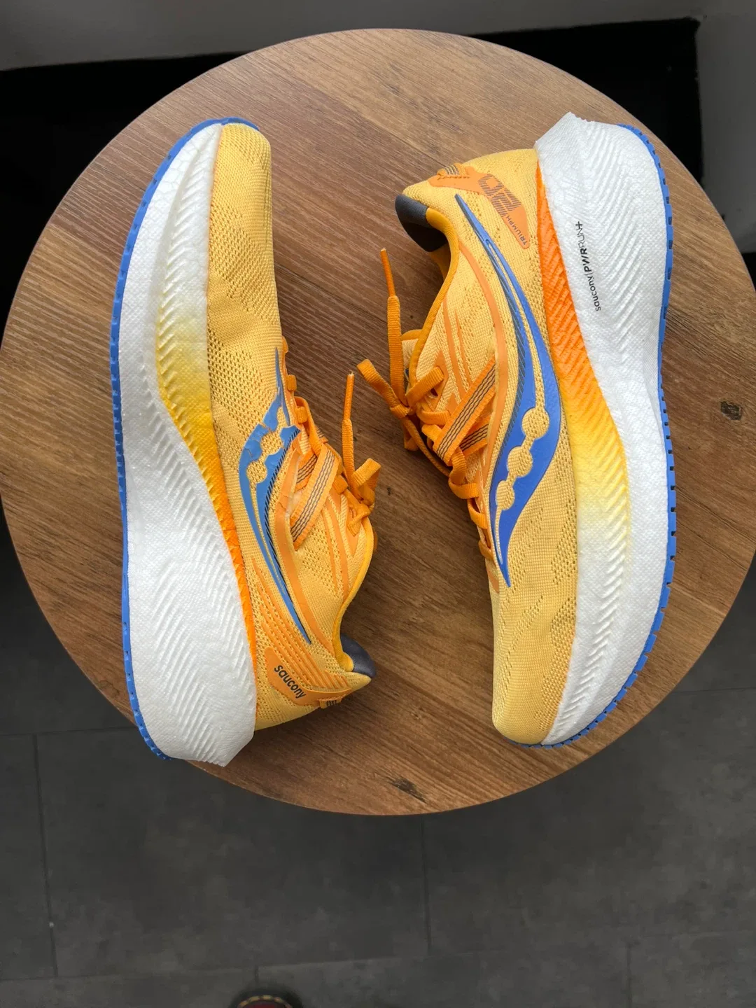 SIZE 8.5 Saucony Triumph 20 Running Shoes -MOVING OUT SALE ✈️ thumbnail