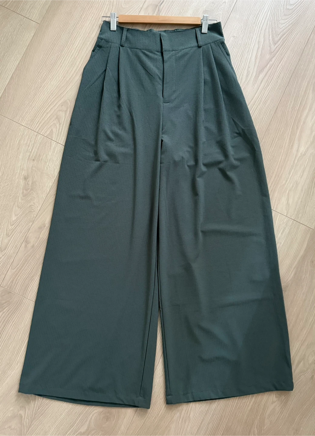 Alo Yoga trousers in excellent condition (size S)