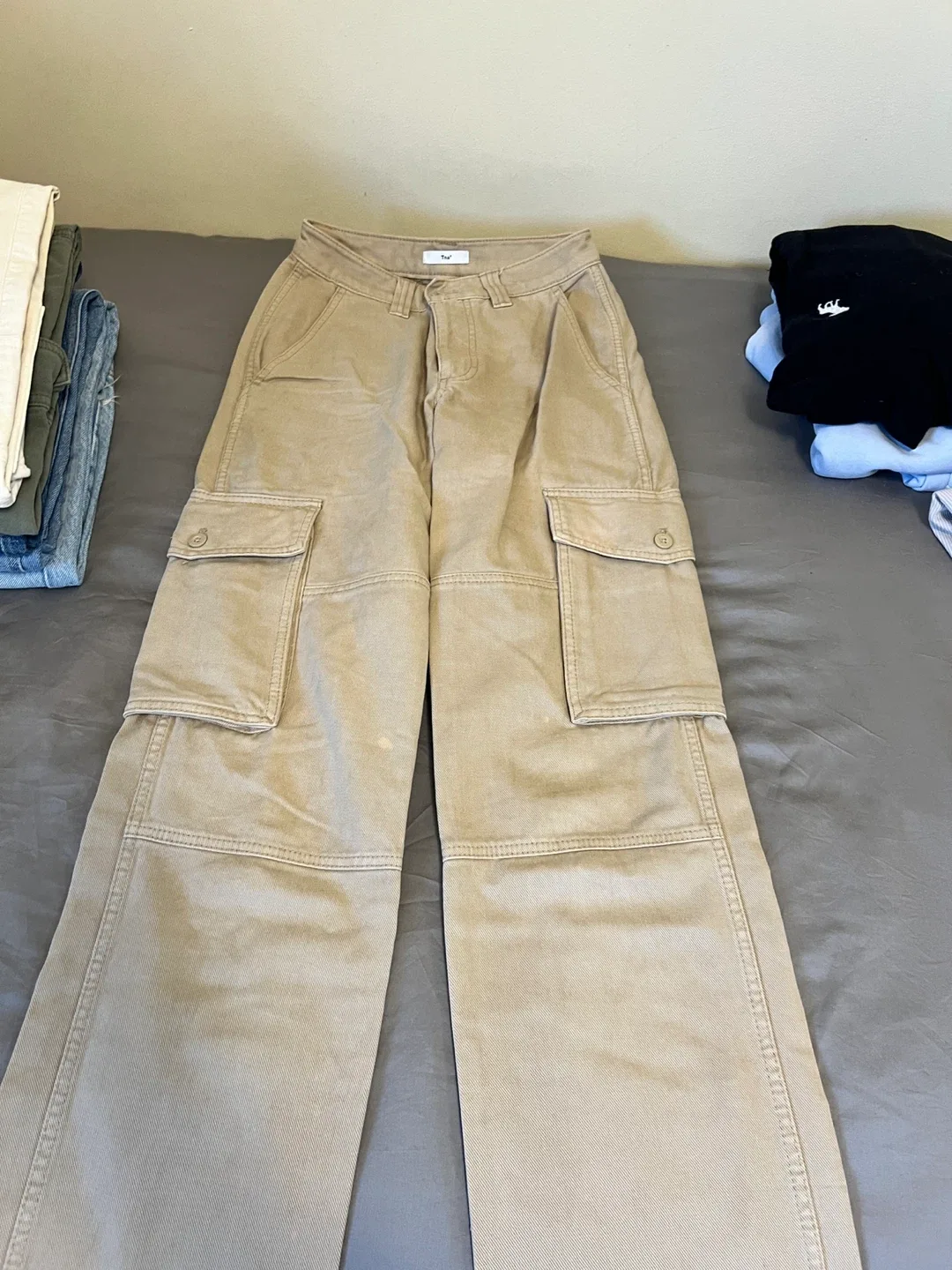 TNA/ Aritzia Cargo Pants - Size 00 - Beige thumbnail