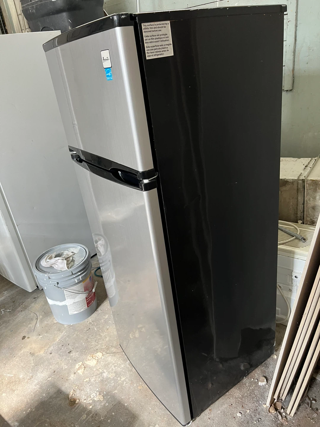 Small Amana Stainless Steel Top-Freezer Refrigerator - photo 3