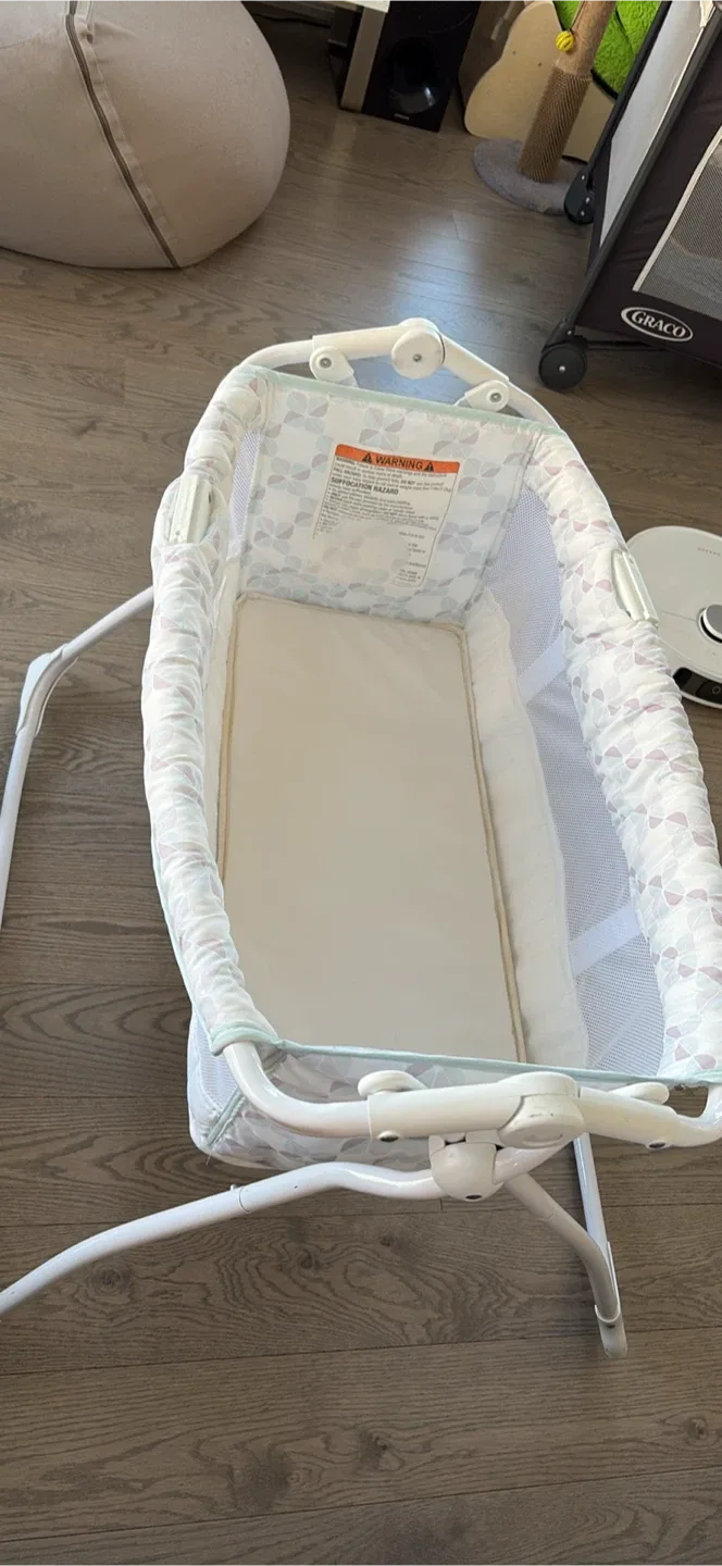 Fisher-Price Baby Rocker and Soothing Bassinet image indicator(2)