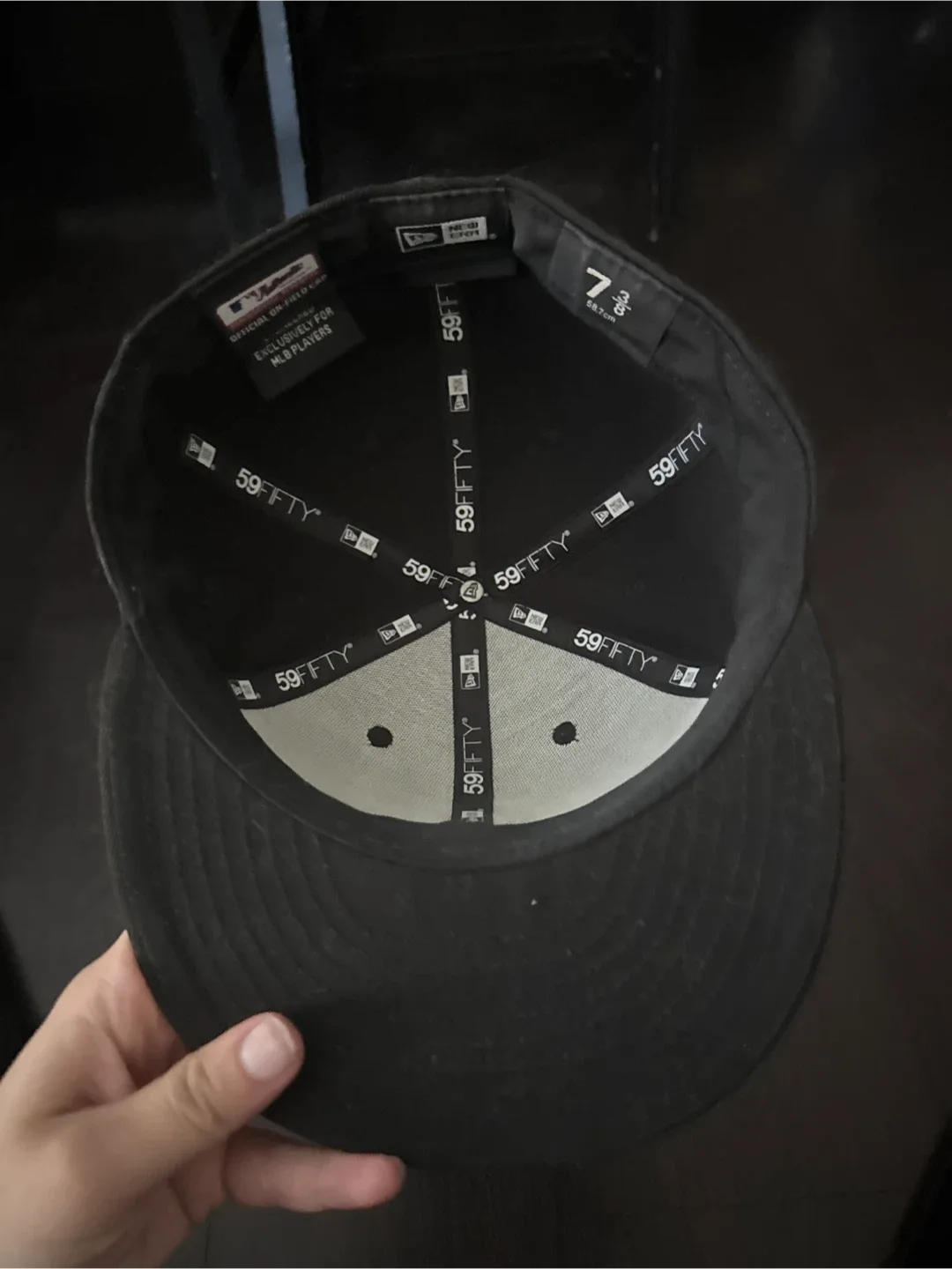 New Era Chicago White Sox Fitted Hat - Size 7 1/8 image indicator(2)