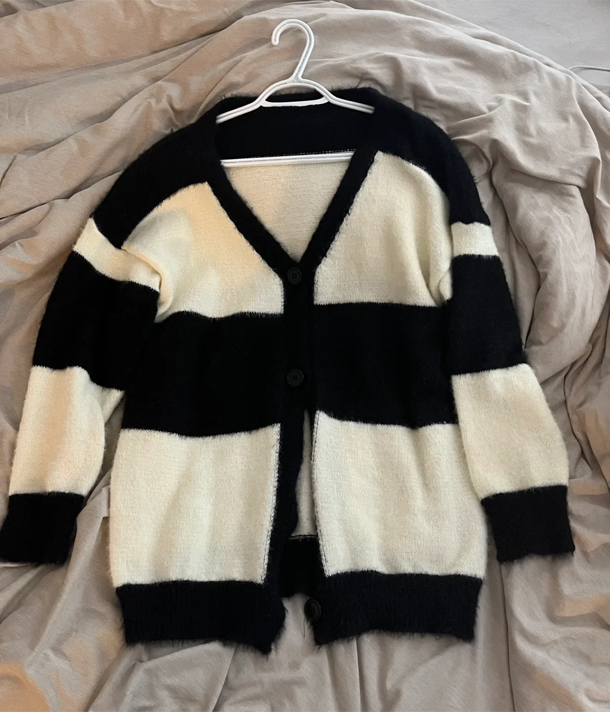 Escada Red Cable Knit Cardigan - Size S image indicator(2)