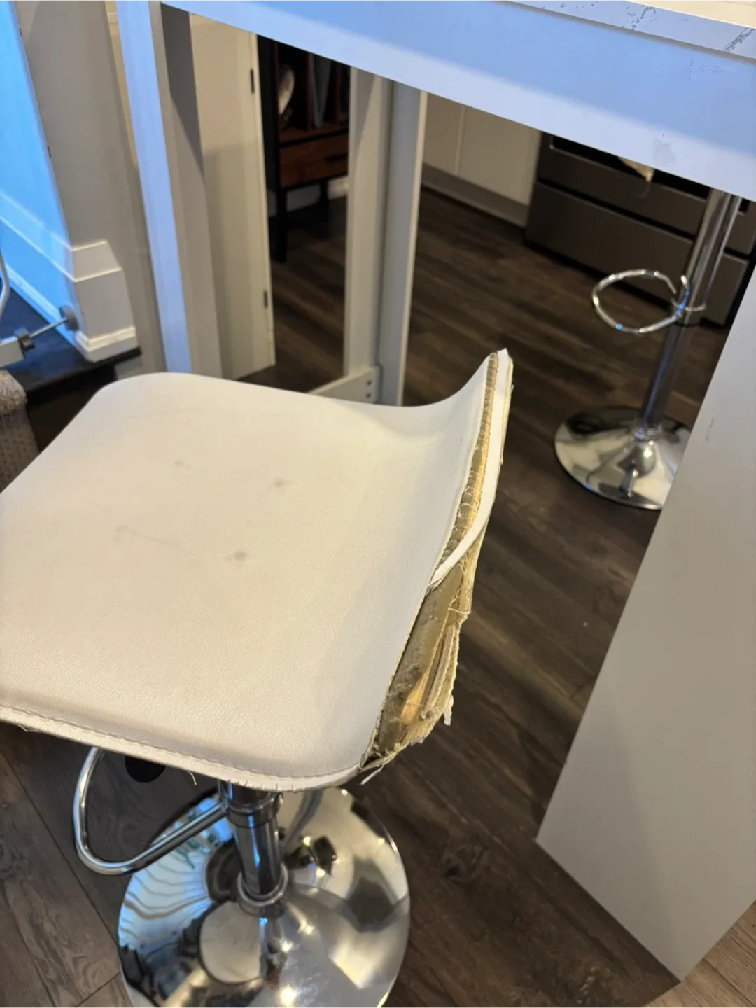 Kitchen Island / Bar height table image indicator(5)