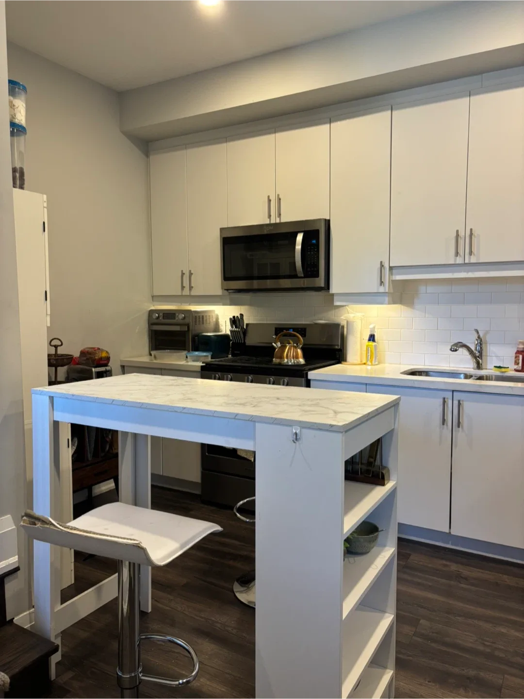 Kitchen Island / Bar height table image indicator(4)