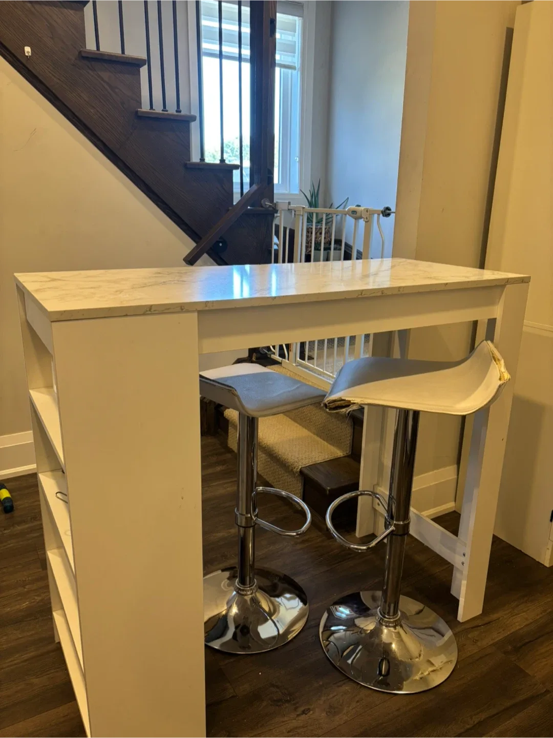 Kitchen Island / Bar height table image indicator(2)